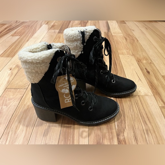 Roxy Shoes - Roxy NWT Wildlands Heeled Boots - Black with White Fleece - women’s size 9